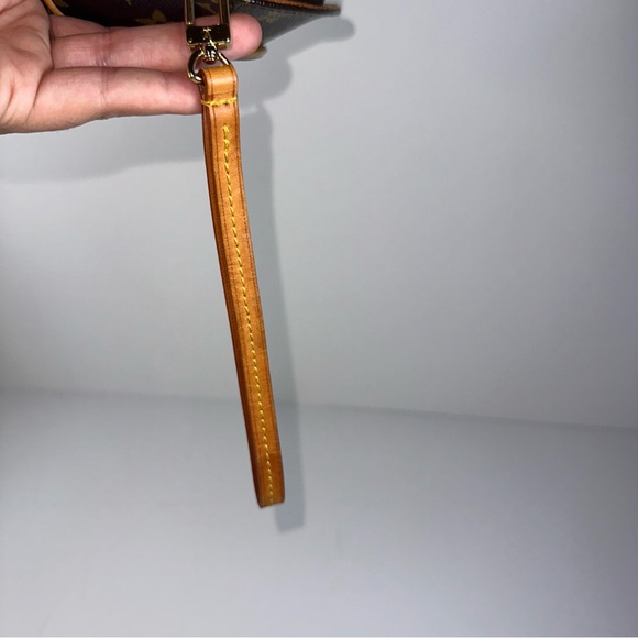 Louis Vuitton Monogram Mini Ellipse Wristlet Clutch - Picture 5 of 14